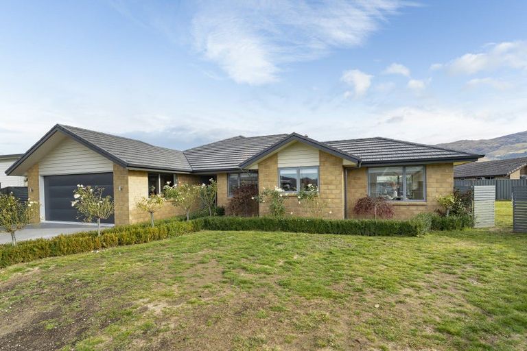 Photo of property in 22 Magnetic Place, Cromwell, 9310