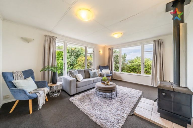 Photo of property in 20 Walnut Way, Maungaraki, Lower Hutt, 5010