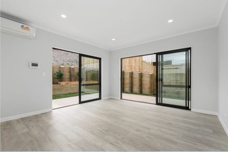 Photo of property in 104 Godfrey Drive, Orewa, 0931