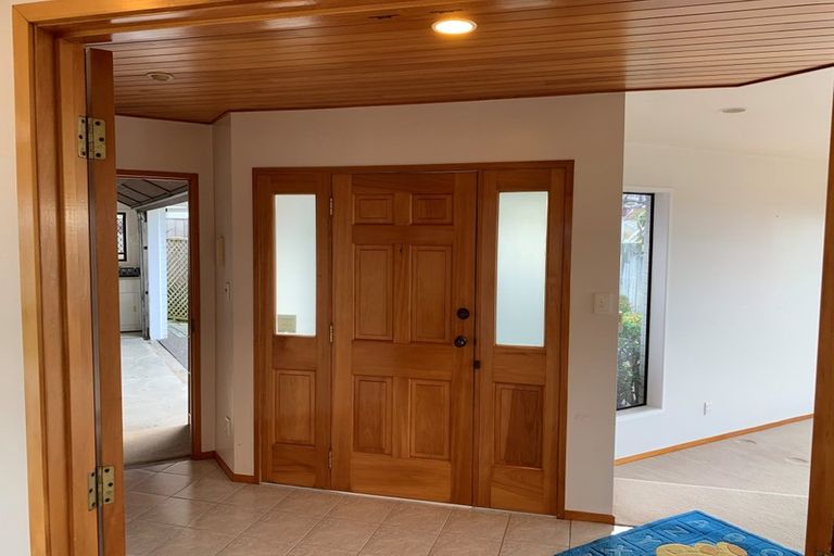 Photo of property in 10 Dorrington Place, Eastern Beach, Auckland, 2012