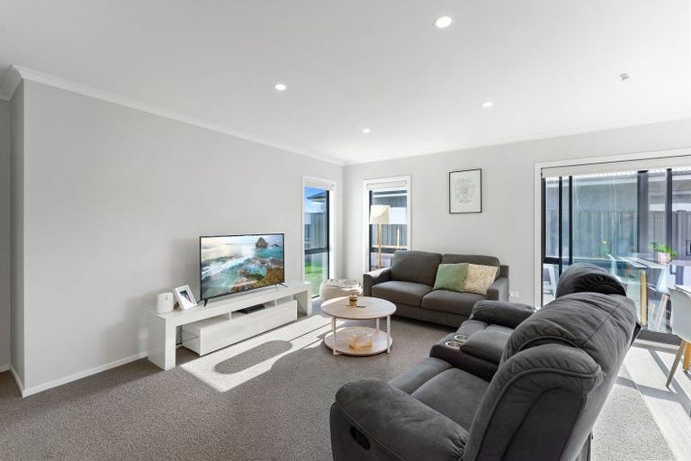 Photo of property in 24 Enereta Road, Otaki, 5512