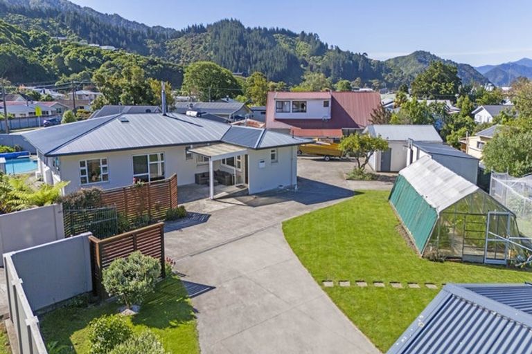 Photo of property in 36 Kent Street, Picton, 7220