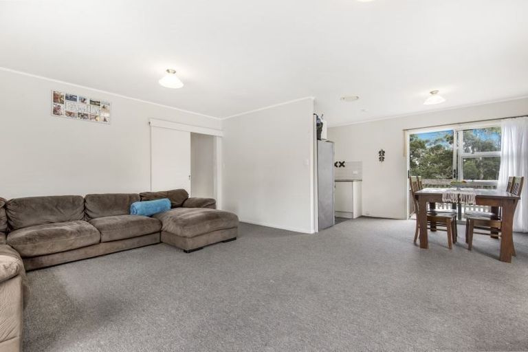 Photo of property in 4/23 Luckens Road, West Harbour, Auckland, 0618