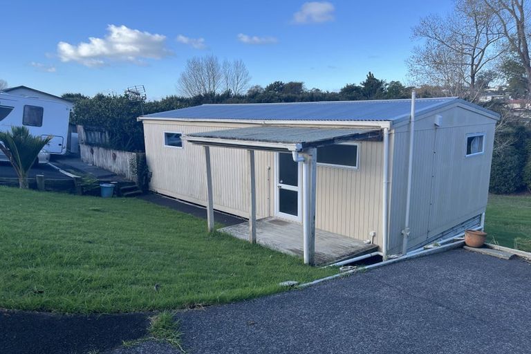 Photo of property in 1/98 Chislehurst Street, Henderson, Auckland, 0612