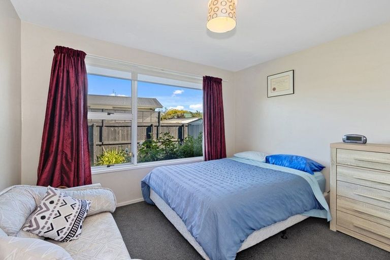 Photo of property in 2/11 Peckham Lane, Woolston, Christchurch, 8062