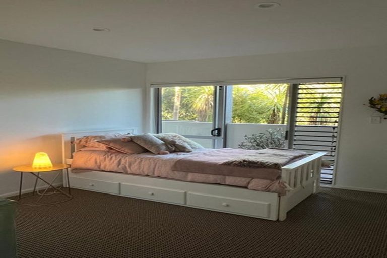 Photo of property in 32f Parr Terrace, Castor Bay, Auckland, 0620