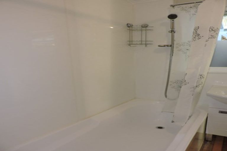 Photo of property in 9 Adams Road, Thornton Bay, Thames, 3575