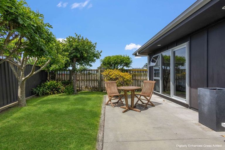 Photo of property in 10 Gregory Grove, Clive, 4102