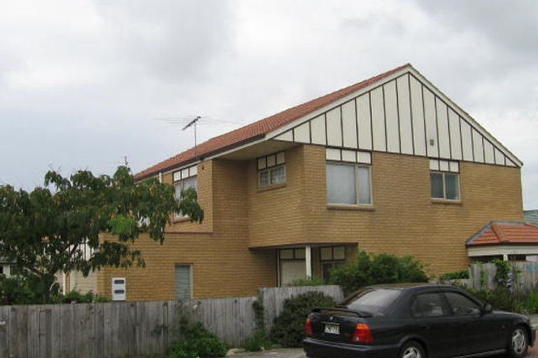 Photo of property in 2/17 Charlenne Close, Ranui, Auckland, 0612