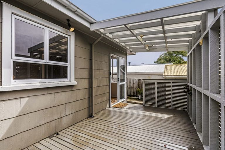 Photo of property in 60 Wallath Road, Westown, New Plymouth, 4310