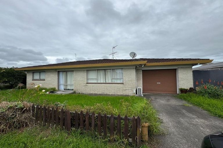 Photo of property in 2/69 Settlement Road, Papakura, 2110