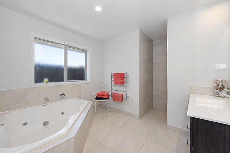 Photo of property in 211 Cumberland Drive, Flagstaff, Hamilton, 3210