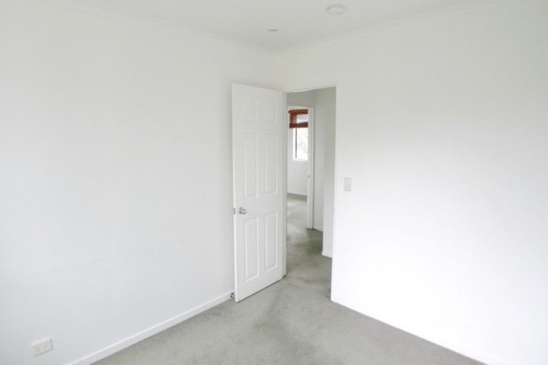 Photo of property in 9 Plumstead Rise, Glen Eden, Auckland, 0602