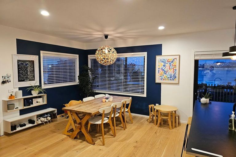 Photo of property in 276 Queens Drive, Lyall Bay, Wellington, 6022