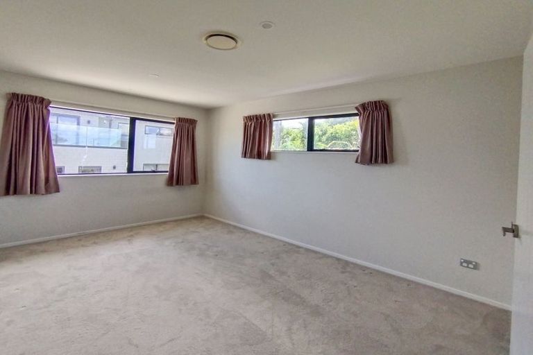 Photo of property in 3a Crystal Avenue, Glendene, Auckland, 0602
