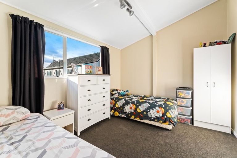 Photo of property in 264a Grounsell Crescent, Belmont, Lower Hutt, 5010
