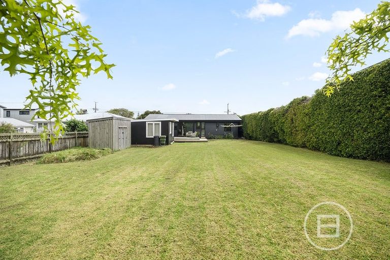 Photo of property in 4 Renata Crescent, Te Atatu Peninsula, Auckland, 0610