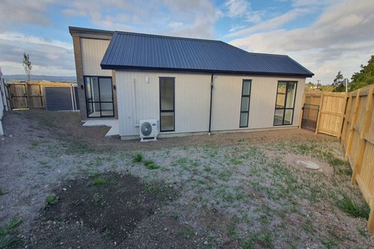 Photo of property in 33 Red Hills Road, Massey, Auckland, 0614