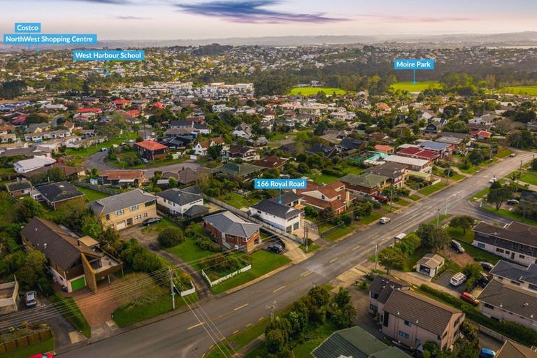 Photo of property in 166 Royal Road, Massey, Auckland, 0614