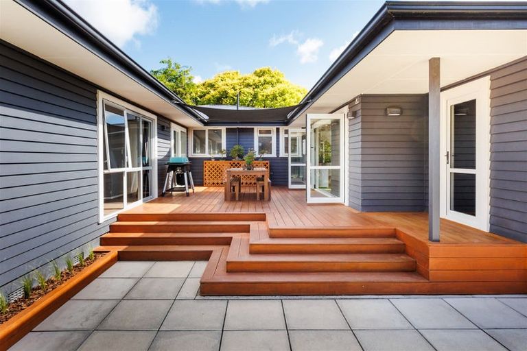 Photo of property in 34 Surrey Crescent, Hokowhitu, Palmerston North, 4410