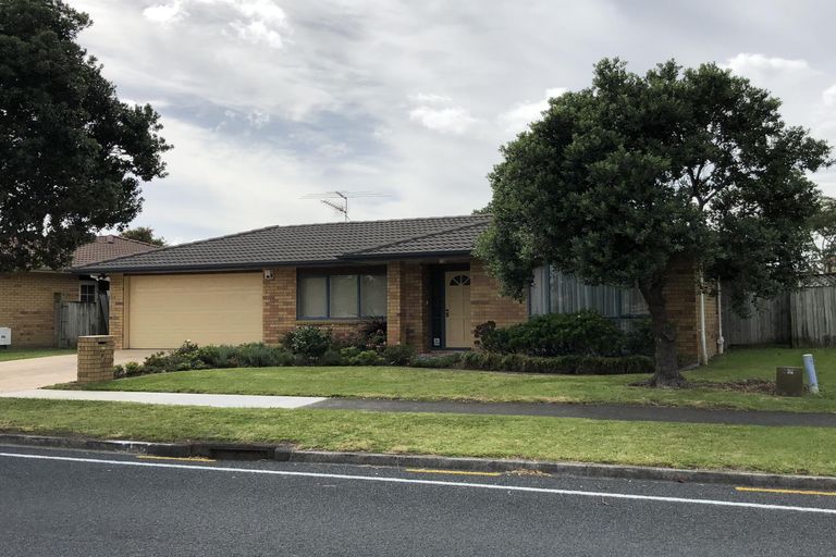 Photo of property in 35 Huntington Drive, Huntington Park, Auckland, 2013