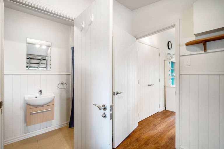 Photo of property in 51 Victoria Street, Oxford, 7430