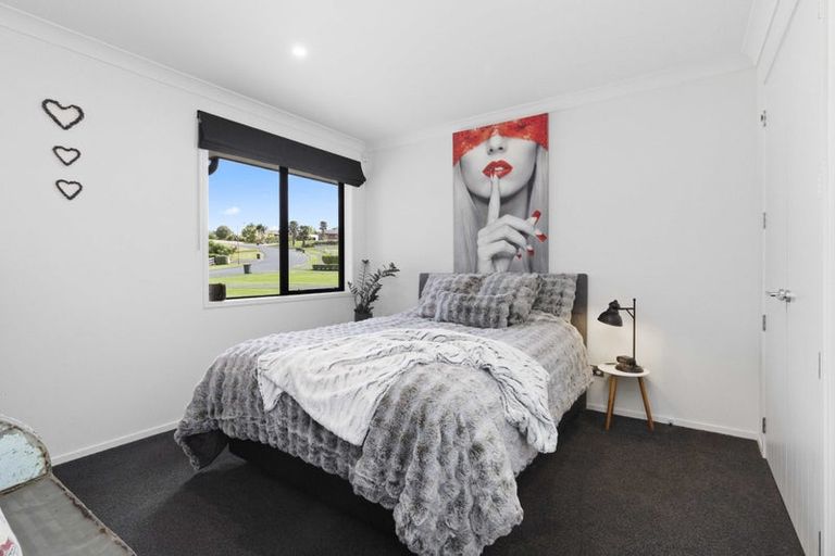 Photo of property in 39 Kendallvale Drive, Waiuku, 2123