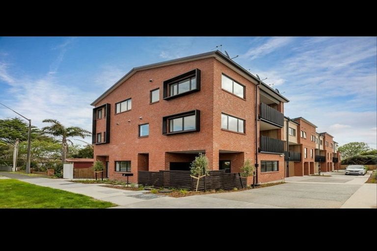 Photo of property in 3/500 Te Atatu Road, Te Atatu Peninsula, Auckland, 0610