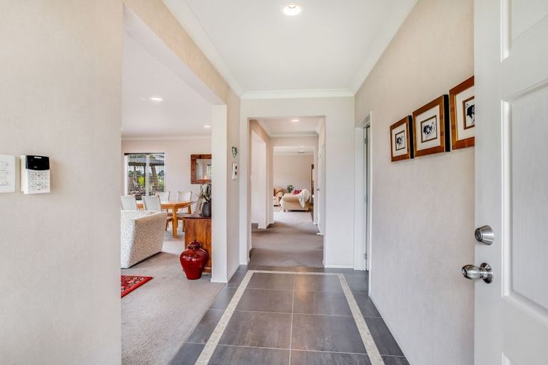 Photo of property in 34 Stranraer Crescent, Wattle Downs, Auckland, 2103