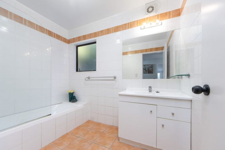 Photo of property in 704 South Titirangi Road, Titirangi, Auckland, 0604