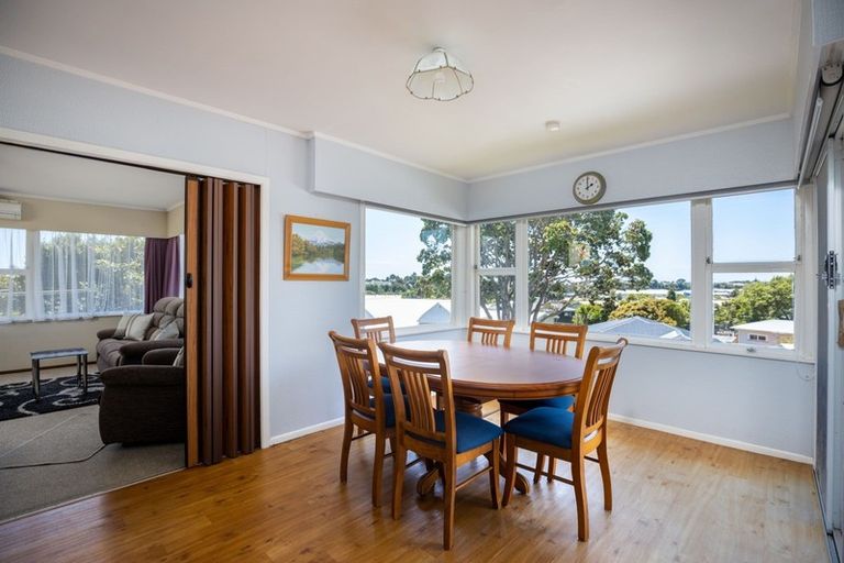 Photo of property in 52 Queens Road, Glen Avon, New Plymouth, 4312