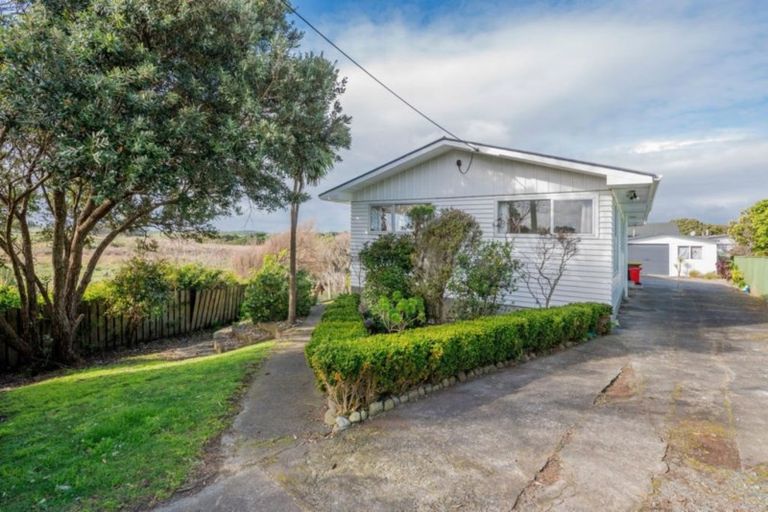 Photo of property in 2b Mahoe Street, Otaki Beach, Otaki, 5512