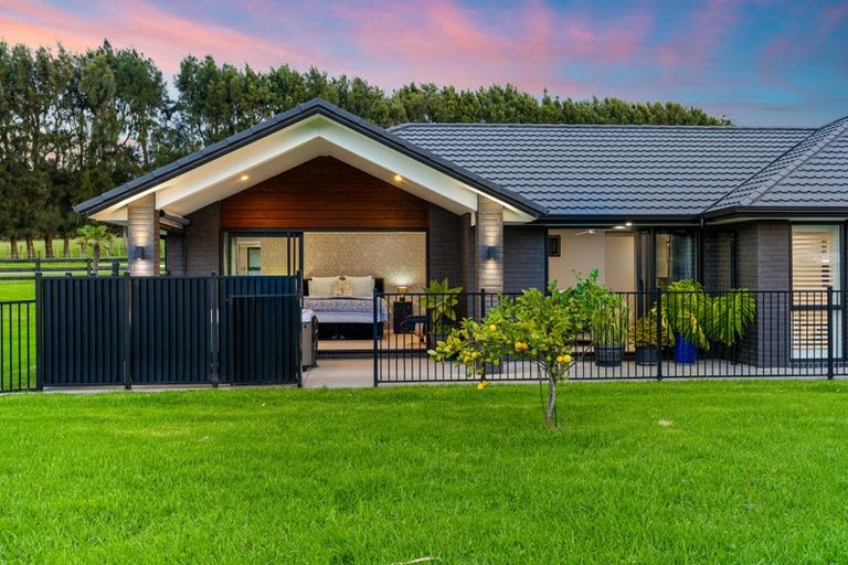 Photo of property in 121 Valley Road, Waimauku, 0881