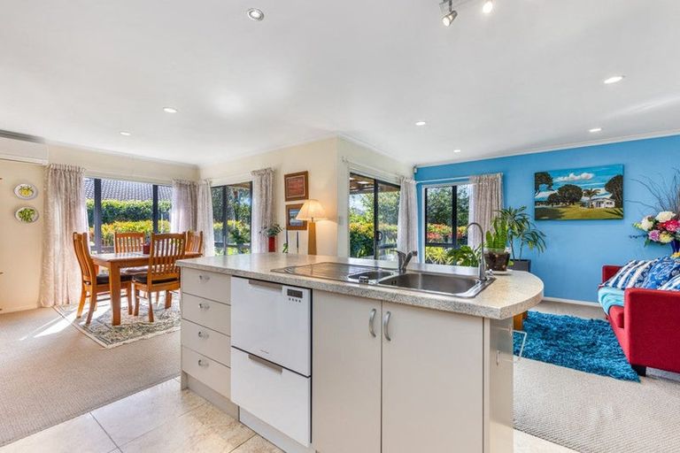 Photo of property in 39 Breaker Grove, Waiuku, 2123