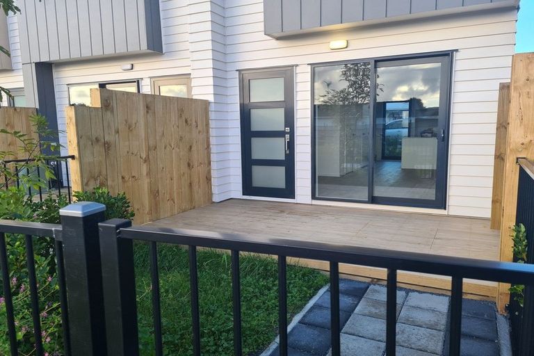 Photo of property in 3/122 Pooks Road, Ranui, Auckland, 0612