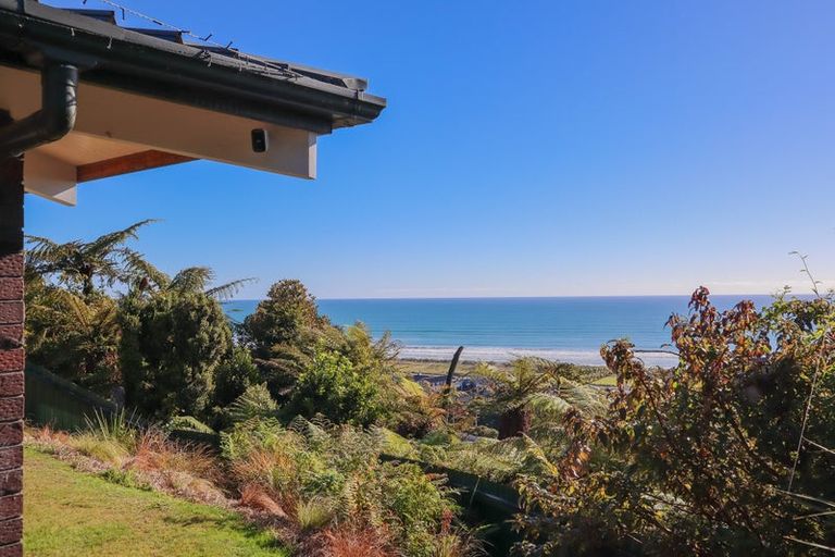 Photo of property in 22 Stanton Crescent, Karoro, Greymouth, 7805