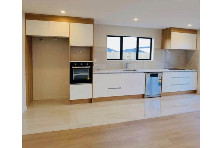 Photo of property in 6 Rorotu Avenue, Karaka, Papakura, 2113