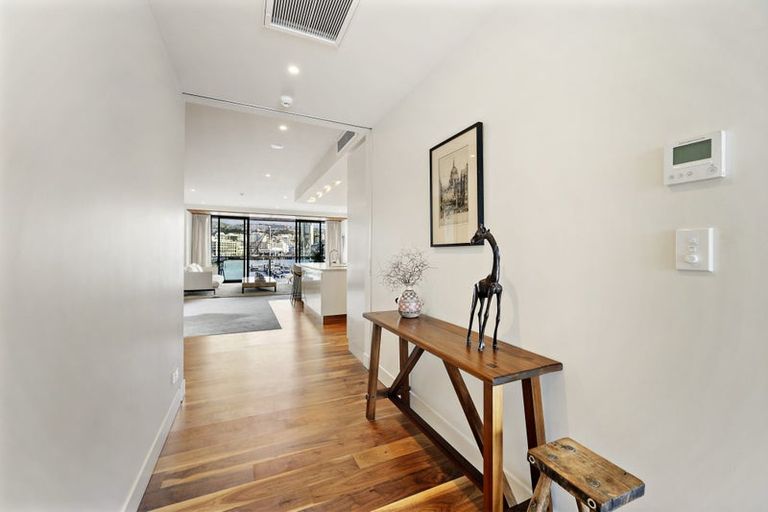 Photo of property in Clyde Quay Wharf, 2c/7 Clyde Quay Wharf, Te Aro, Wellington, 6011