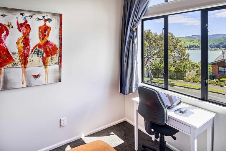 Photo of property in 22 The Crowsnest, Whitby, Porirua, 5024