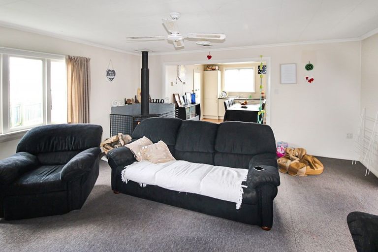 Photo of property in 1 Gertrude Street, Dannevirke, 4930