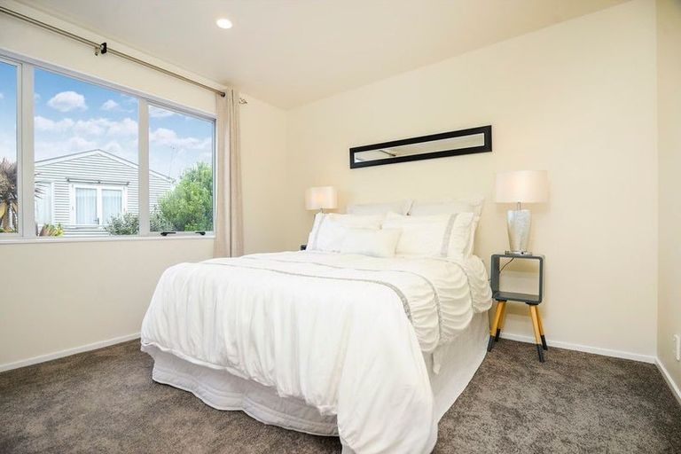 Photo of property in 43 Albionvale Road, Glen Eden, Auckland, 0602