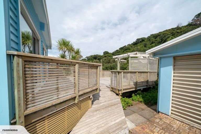 Photo of property in 32 Karekare Road, Karekare, New Lynn, 0772