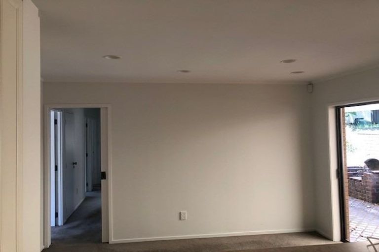 Photo of property in 21 Palliser Lane, Browns Bay, Auckland, 0630