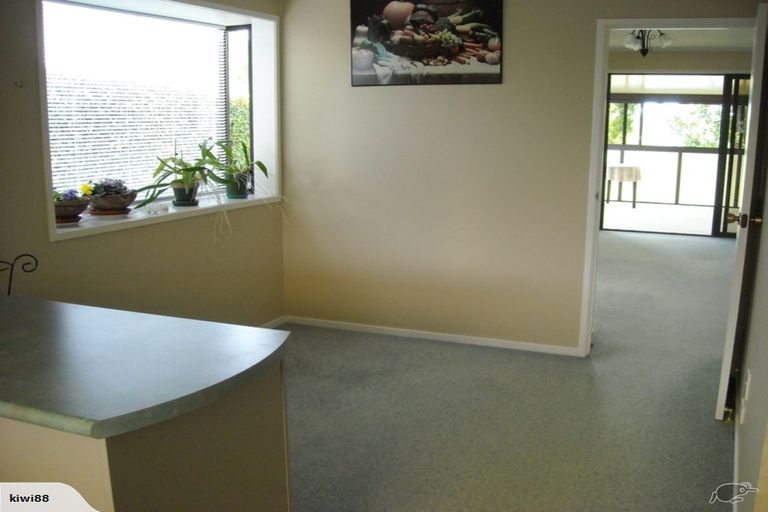 Photo of property in 32 Pipitea Place, Massey, Auckland, 0614