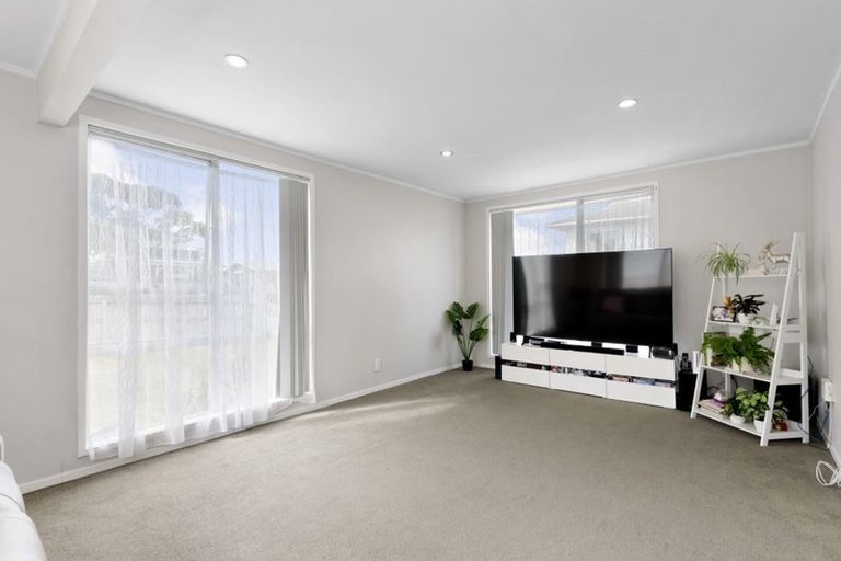 Photo of property in 41 Oreil Avenue, West Harbour, Auckland, 0618