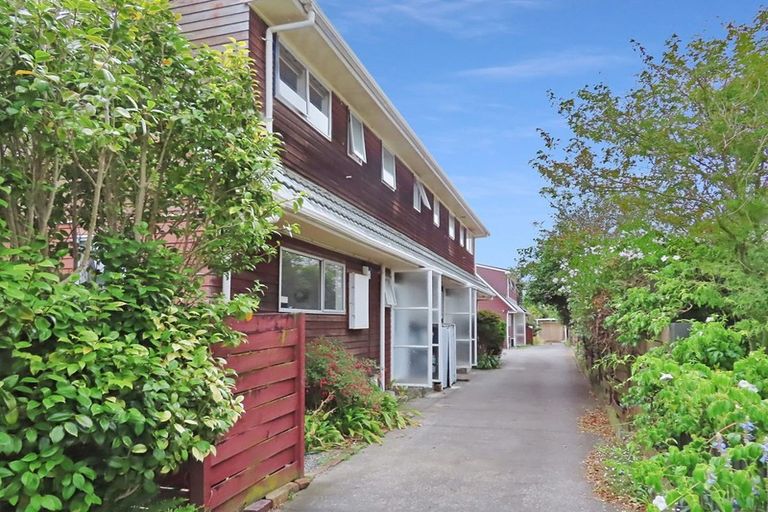 Photo of property in 2/15 Douglas Street, Waiwhetu, Lower Hutt, 5010