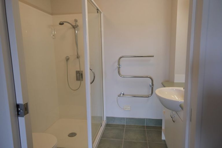 Photo of property in 2/18 Shakespeare Road, Milford, Auckland, 0620