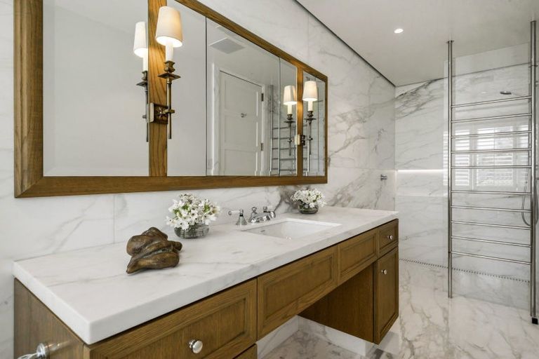 Photo of property in 21 Stanley Point Road, Stanley Point, Auckland, 0624