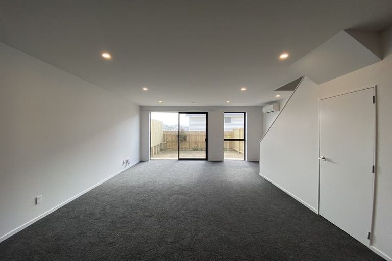 Photo of property in 4/62 Spenmoor Street, Newlands, Wellington, 6037