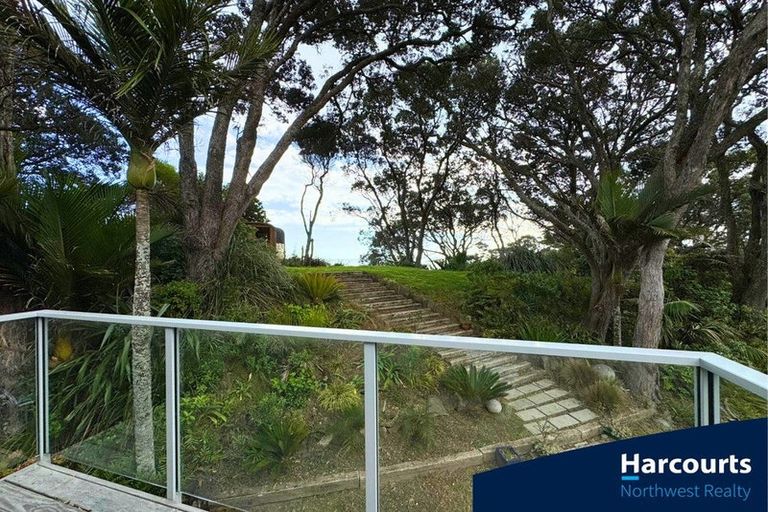 Photo of property in 296 Motutara Road, Muriwai, Waimauku, 0881